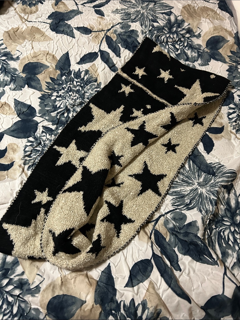 Black and Cream Star Knit Scarf